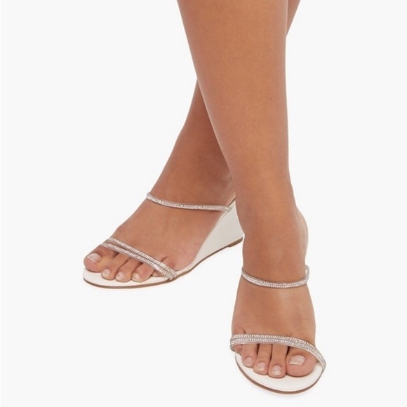 NEW Just Fab Rhinestone Perrie Minimalist White Wedge Heel Slip-on Sandal - Picture 5 of 12